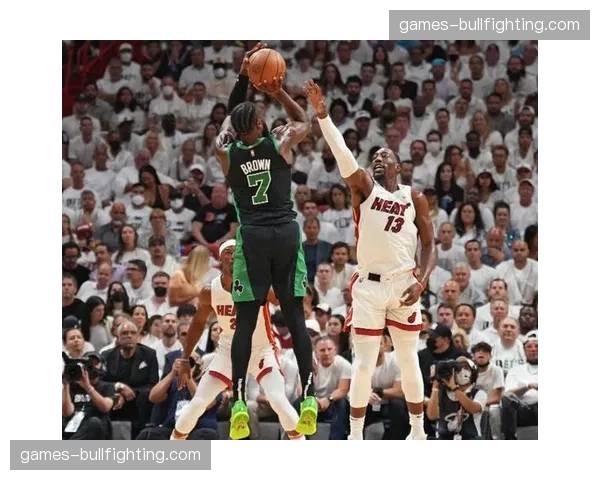 凯尔特人进攻效率120.3联盟第一 布朗27+8+8全面表现轻取76人